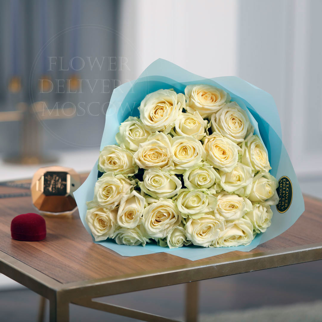 25 белых роз Аваланж